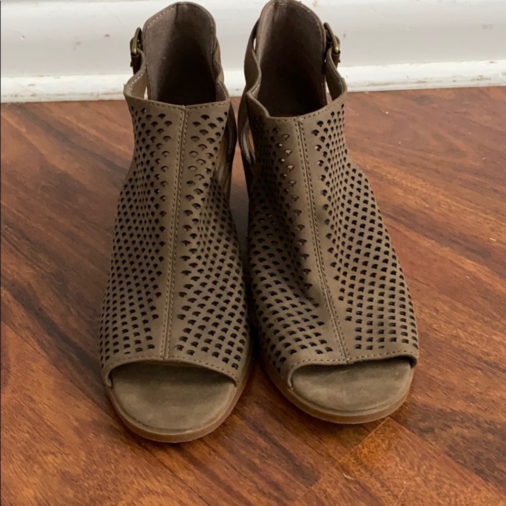 Brown leather heels with open toe